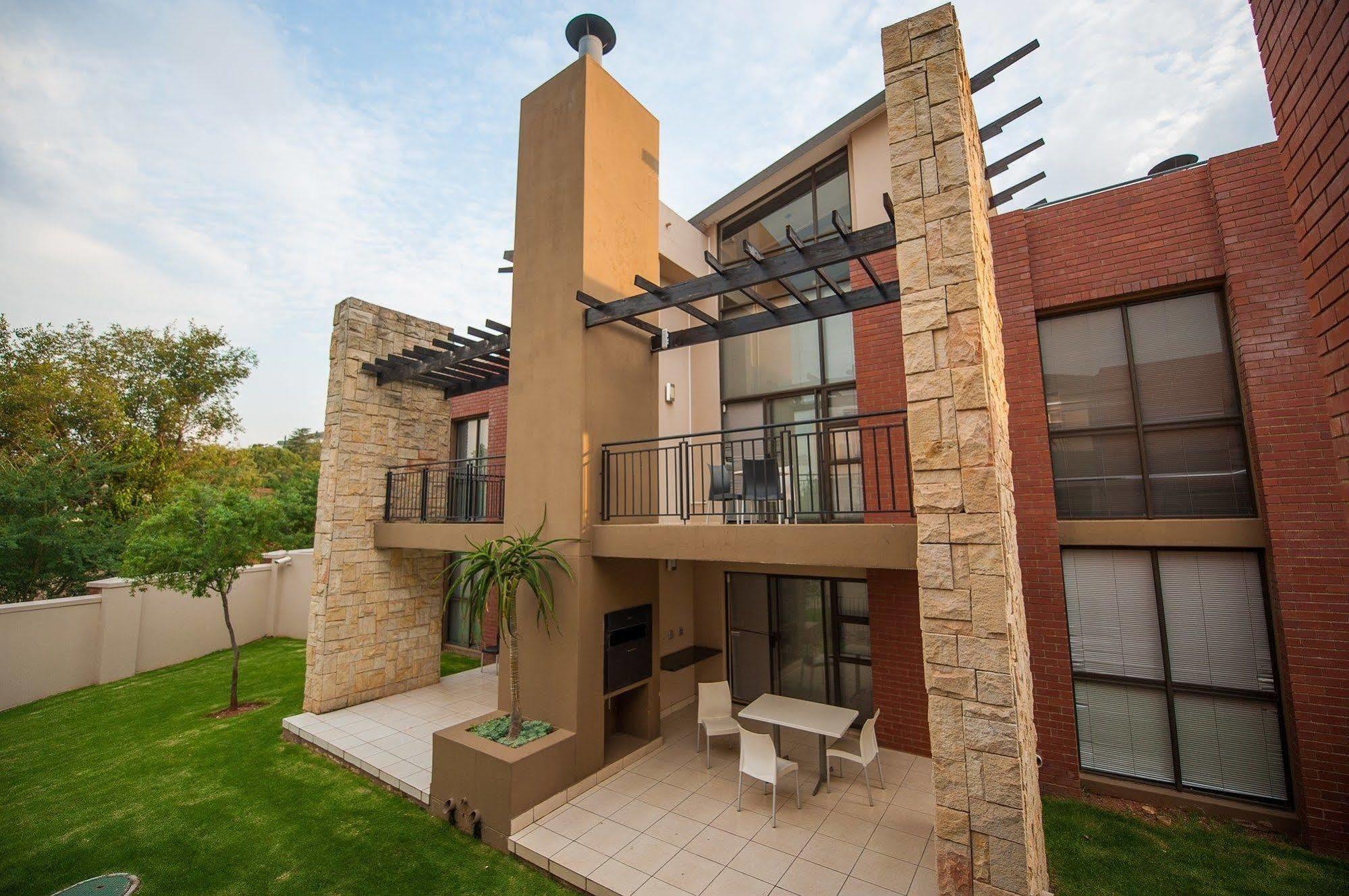 All Suite On 14Th Roodepoort Exterior photo